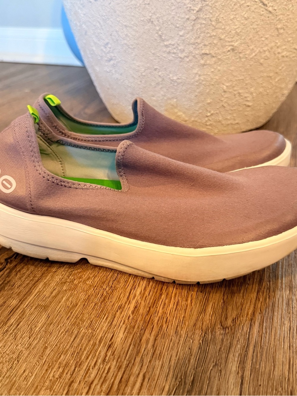 Oofos Oomg eeZee Low Women's Size 9 Comfort Slip On Shoes Mauve